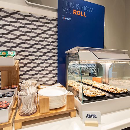 Holiday Inn Express Hotel & Suites San Diego-Escondido By Ihg Exteriör bild