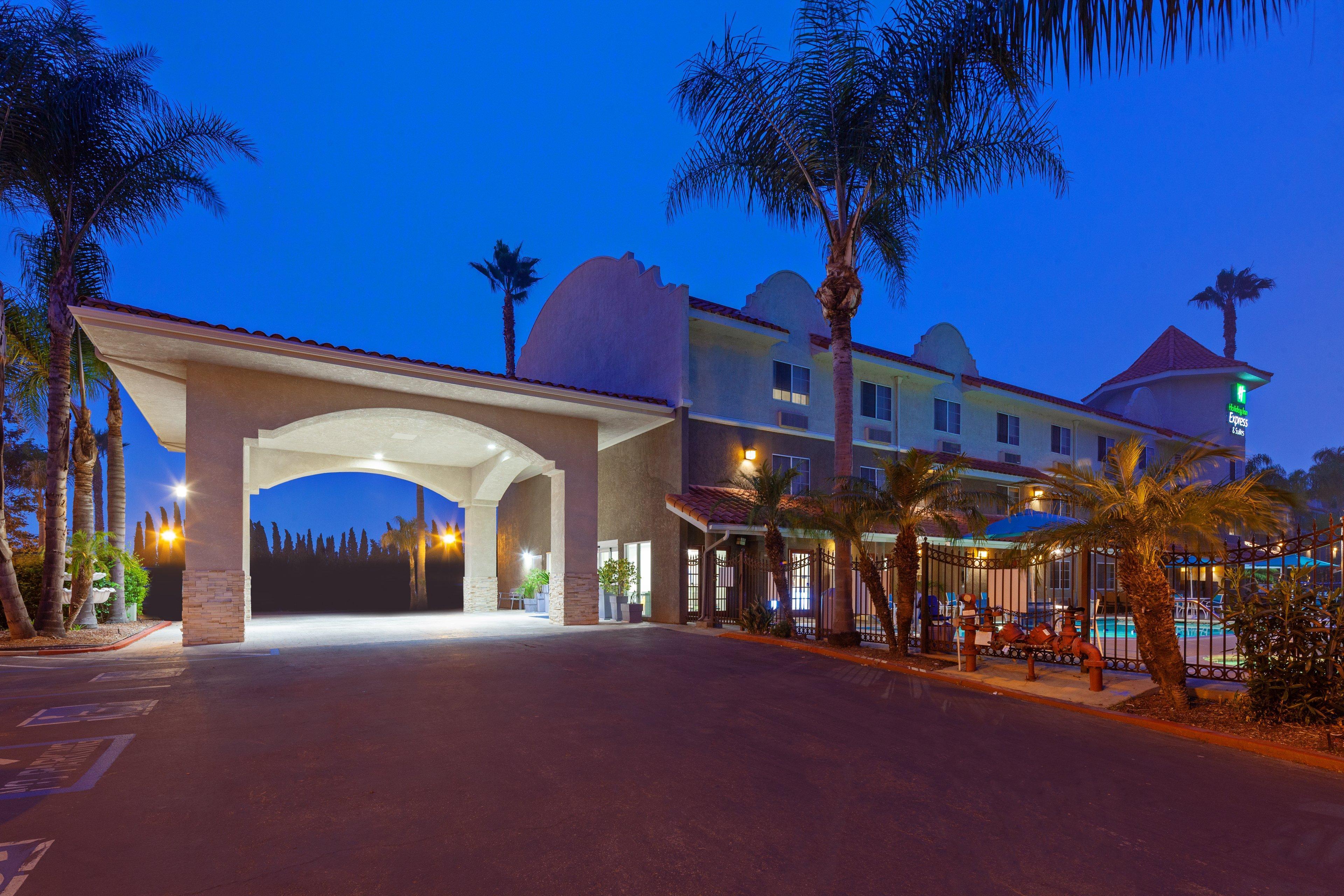 Holiday Inn Express Hotel & Suites San Diego-Escondido By Ihg Exteriör bild