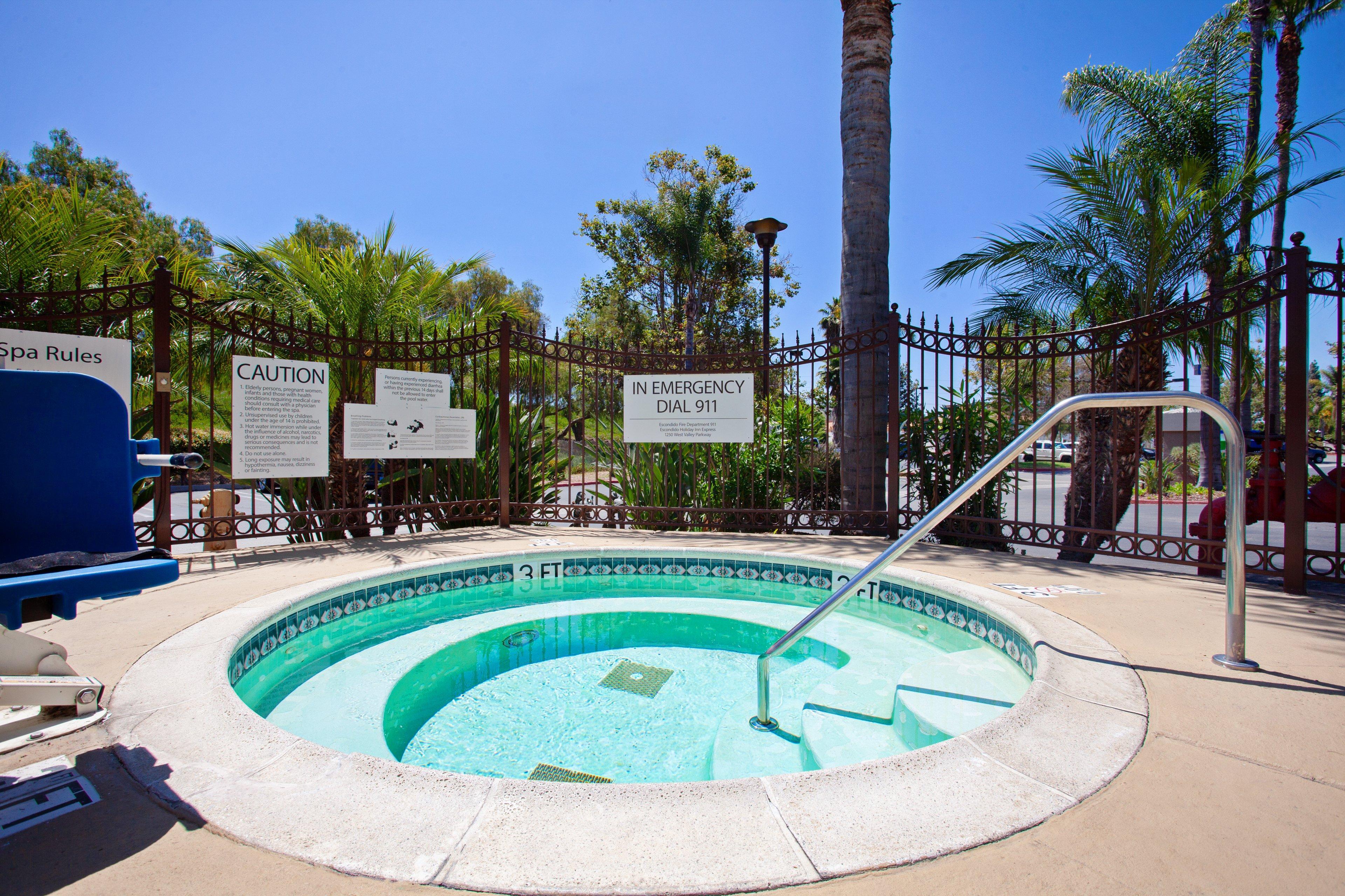 Holiday Inn Express Hotel & Suites San Diego-Escondido By Ihg Exteriör bild