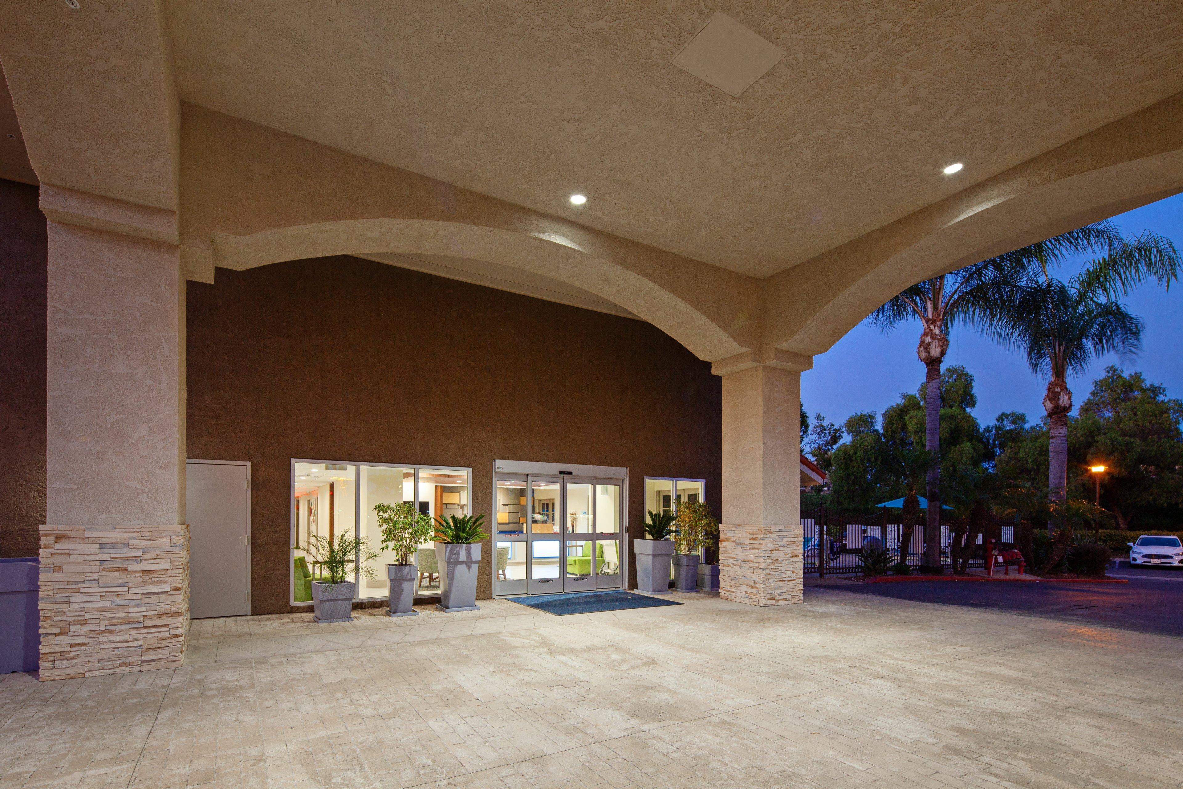 Holiday Inn Express Hotel & Suites San Diego-Escondido By Ihg Exteriör bild