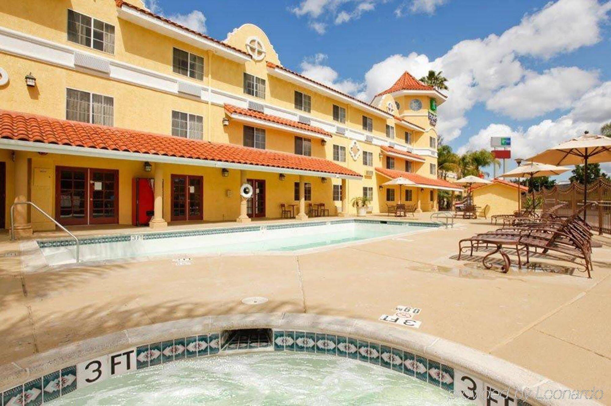 Holiday Inn Express Hotel & Suites San Diego-Escondido By Ihg Exteriör bild